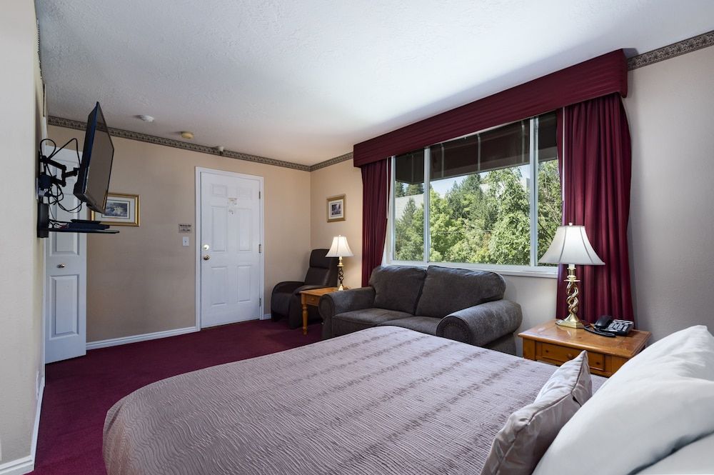 Studio Condominium, Queen