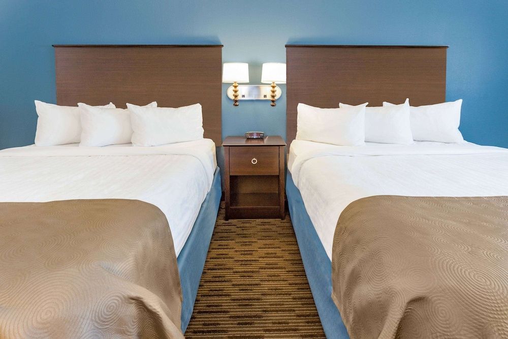 Room, 2 Queen Beds, Non Smoking