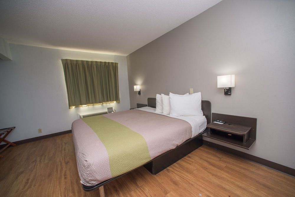 Motel 6 New Iberia, LA