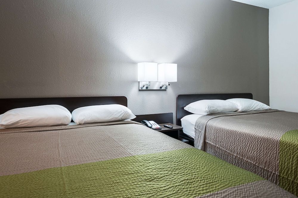 Motel 6 New Iberia, LA Deluxe Room, 2 Queen Beds, Accessible, Non Smoking 3