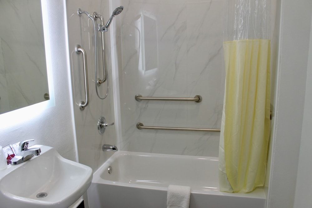 Crescent Inn Standard Room 6