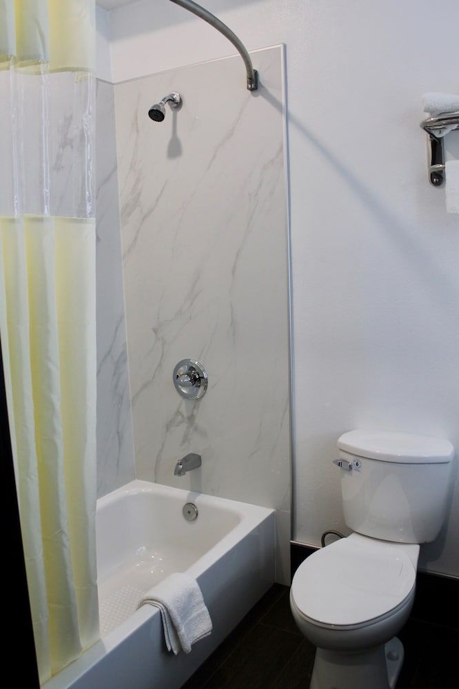 Crescent Inn Double Room 4