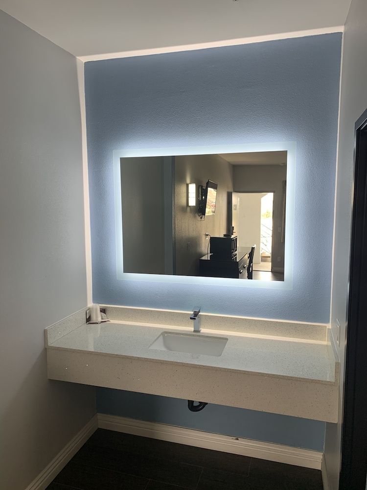 Crescent Inn Double Room 7