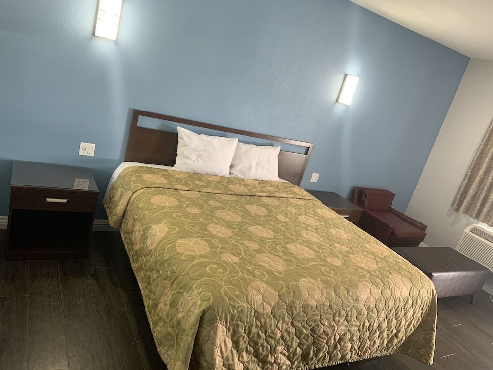 Crescent Inn Standard Room 3