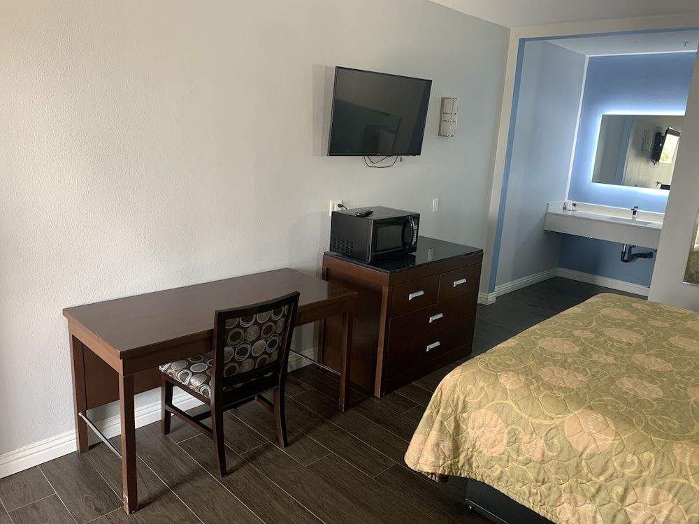 Crescent Inn Standard Room 10