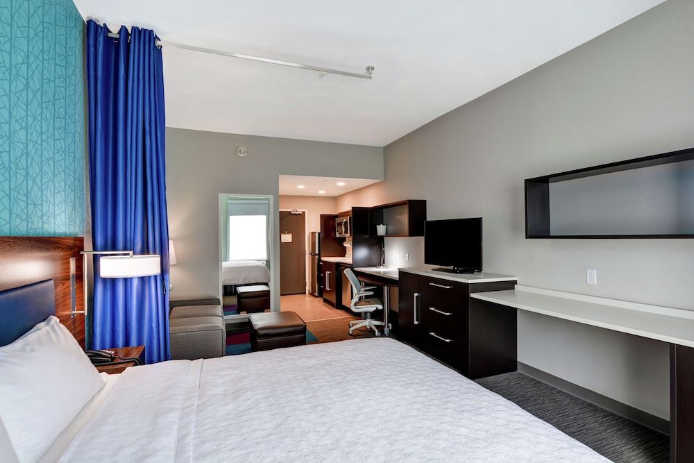 Studio, 1 King Bed, Accessible, Non Smoking (Rollin Shower)
