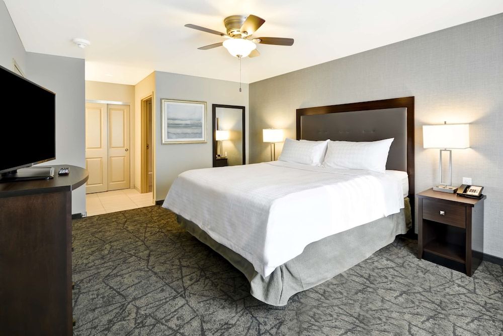 Suite, 2 Bedrooms, Accessible, Non Smoking (w/ roll-in shower)