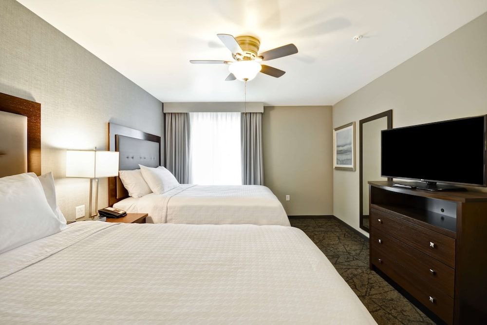 Suite, 2 Queen Beds, Accessible, Bathtub