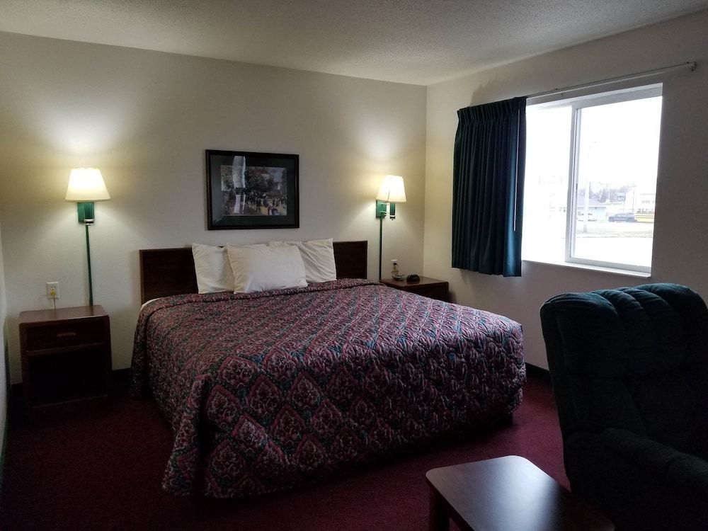 Deluxe Room, 1 King Bed, Non Smoking, Jetted Tub