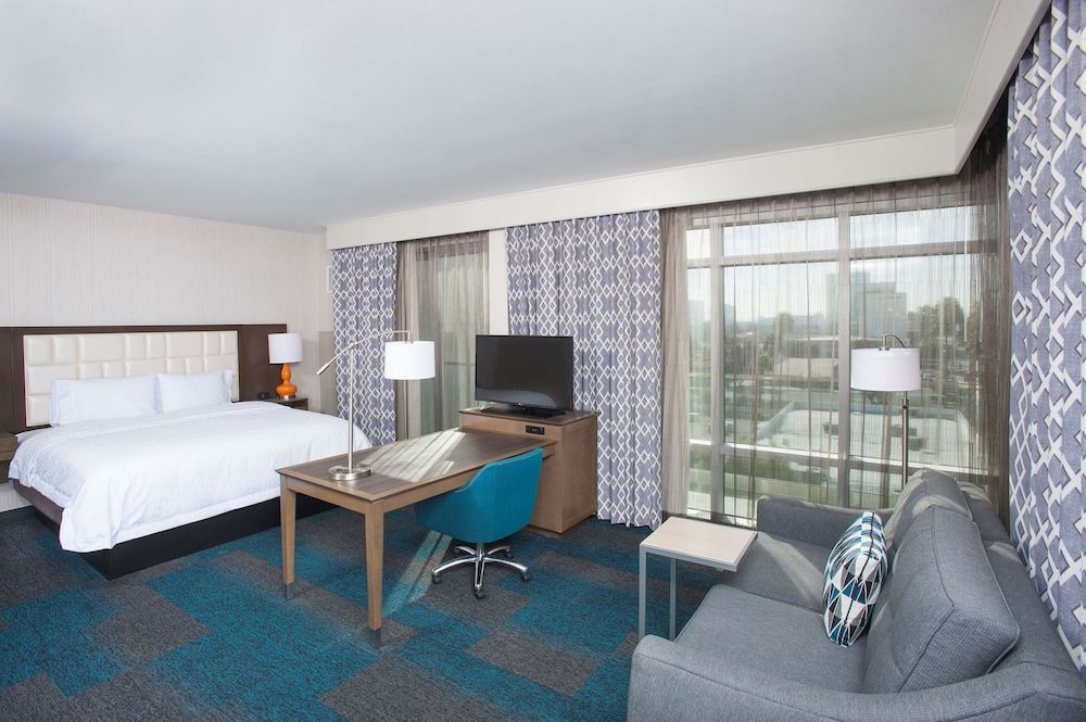 Studio Suite, 1 King Bed, Non Smoking, Balcony