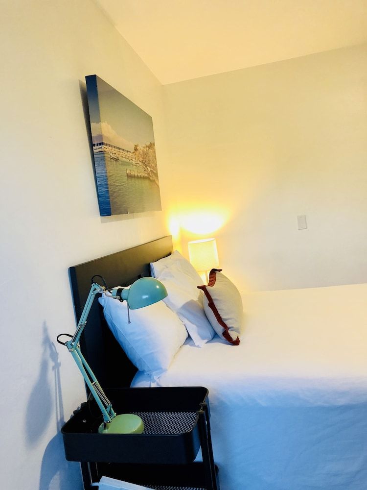 Oasis Hotel Studio, 1 Queen Bed 7