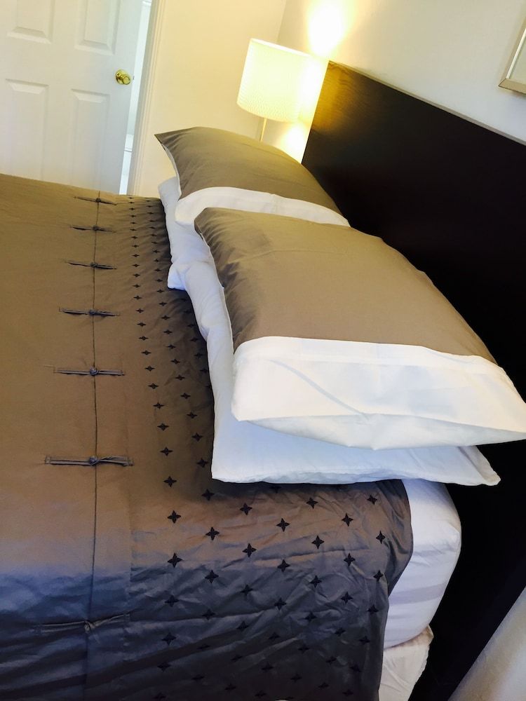 Oasis Hotel Studio, 1 Queen Bed 2