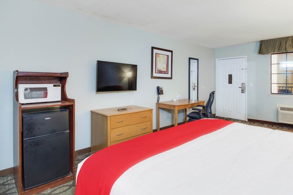 OYO Hotel Ingleside TX Room, 1 King Bed with Sofa bed 4