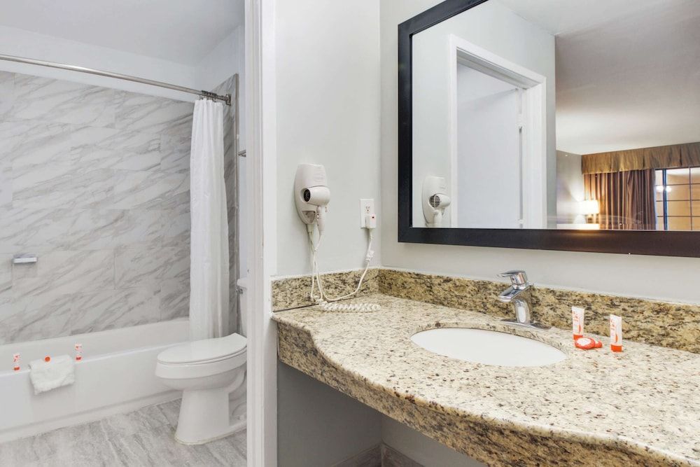 OYO Hotel Ingleside TX Room, 1 King Bed with Sofa bed 8