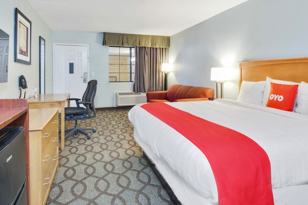 OYO Hotel Ingleside TX Room, 1 King Bed with Sofa bed 6