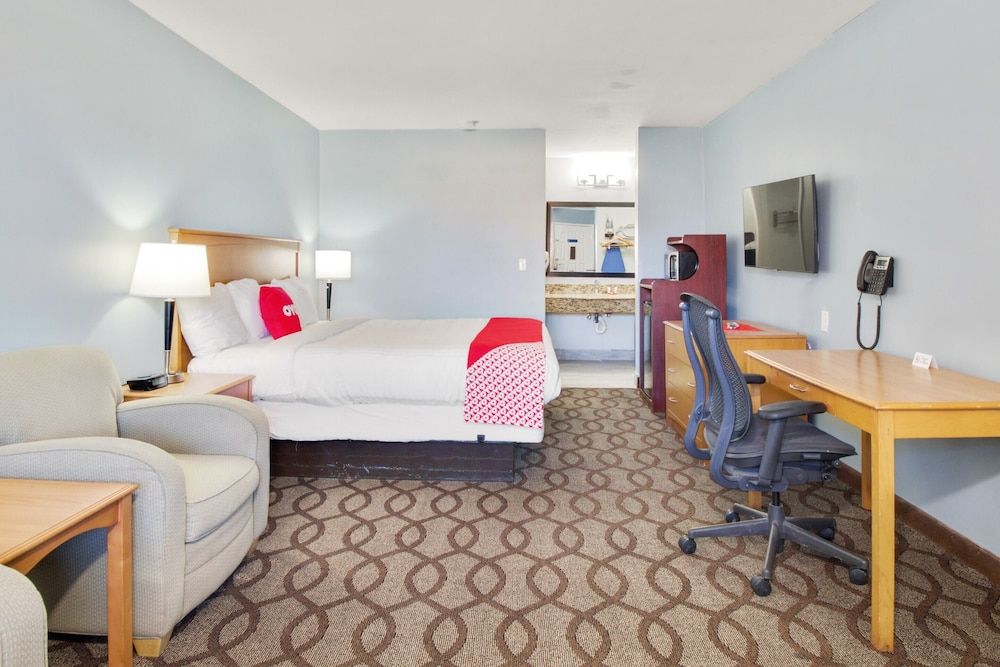 OYO Hotel Ingleside TX Room, 1 King Bed 3