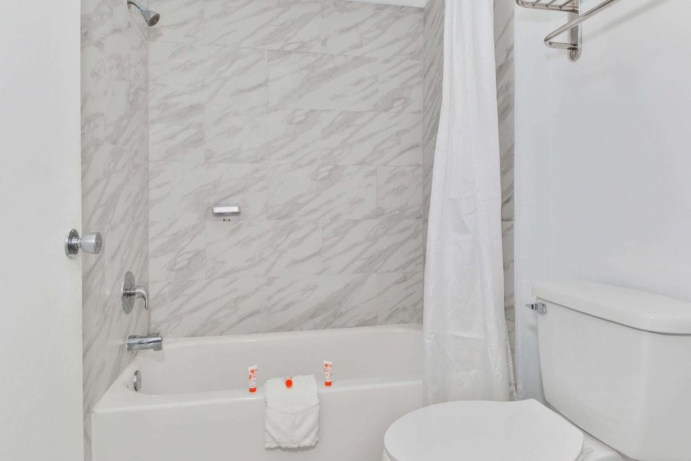 OYO Hotel Ingleside TX Room, 1 King Bed 7