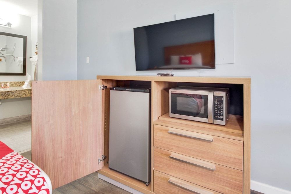 OYO Hotel Ingleside TX Room, 2 Queen Beds 6