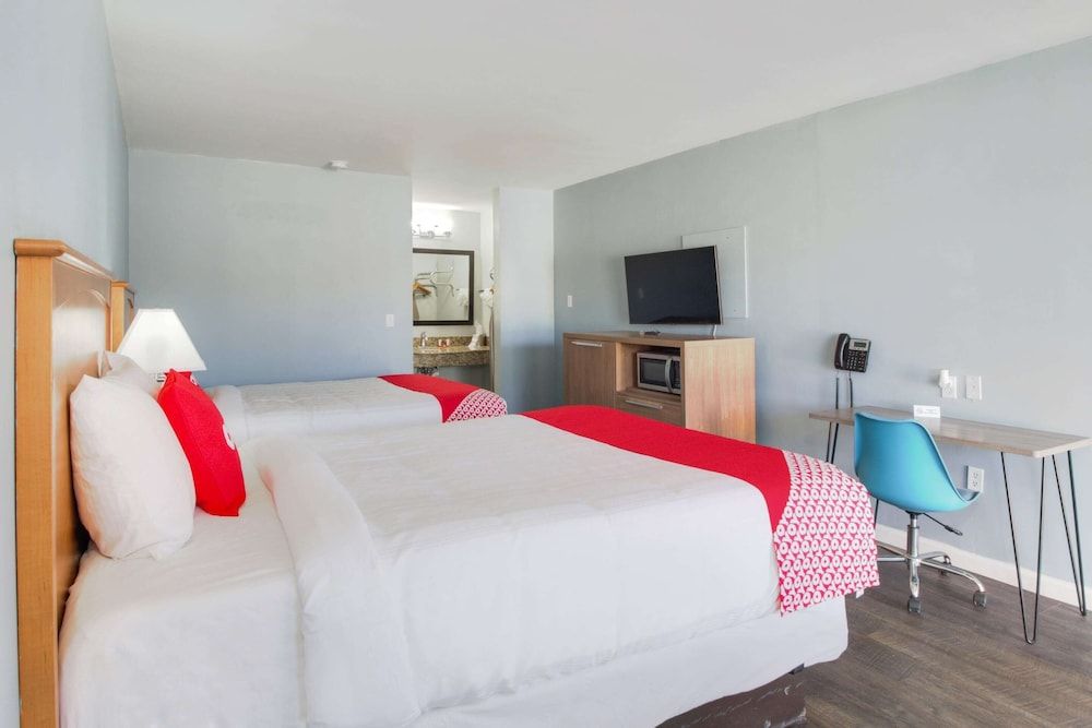 OYO Hotel Ingleside TX Room, 2 Queen Beds 5