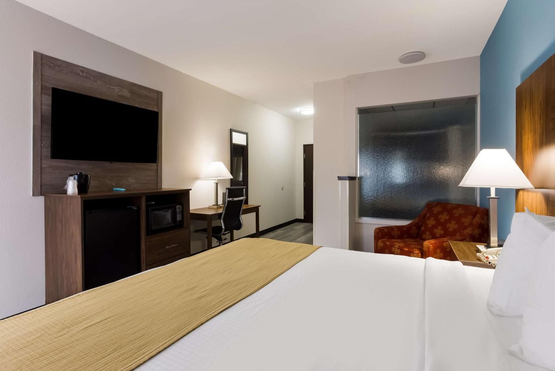 1 King Bed, Nonsmoking, Jetted Tub