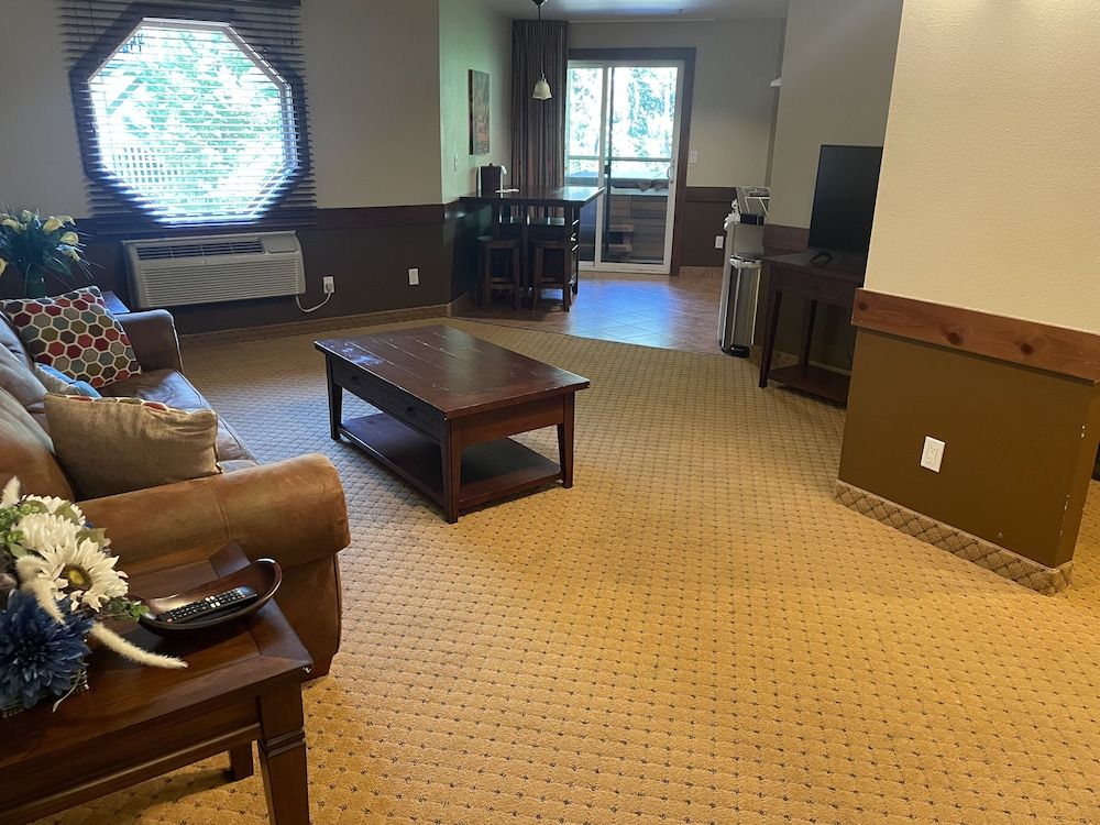 Carson Hot Springs Resort 1-Bedroom King Suite with Hot Tub 5