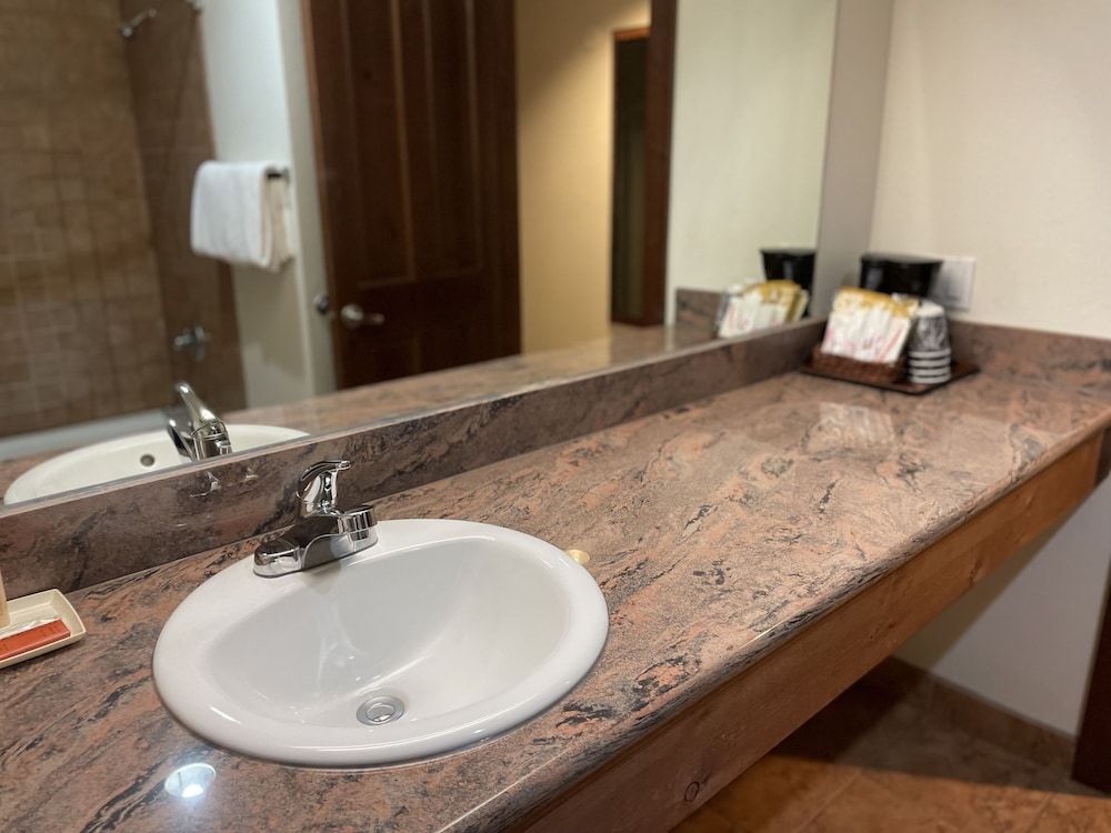 Carson Hot Springs Resort Deluxe Room, 2 Queen Beds, Hot Tub 5