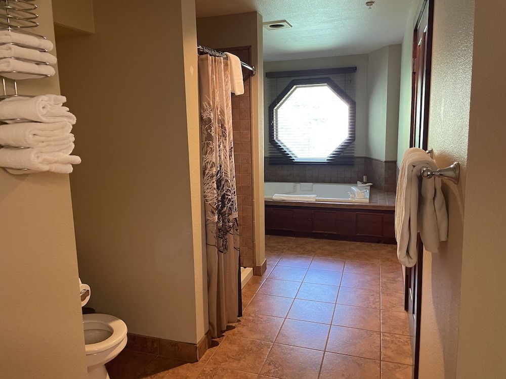 Carson Hot Springs Resort 1-Bedroom King Suite with Hot Tub 10