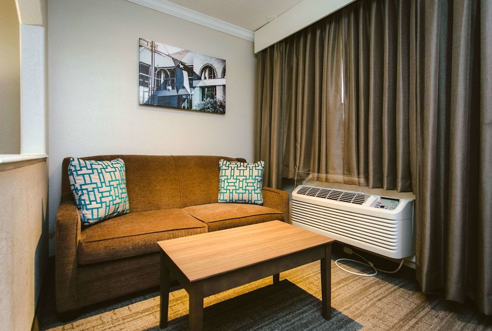 Best Western Pearland Inn Deluxe Room, 1 King Bed, Non Smoking, Refrigerator & Microwave