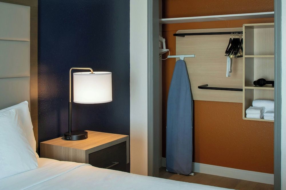 City Express by Marriott New Orleans 1-10 Standard Room, 2 Queen Beds, Non Smoking (Mobility/Hearing Access, Roll-in Shwr) 3