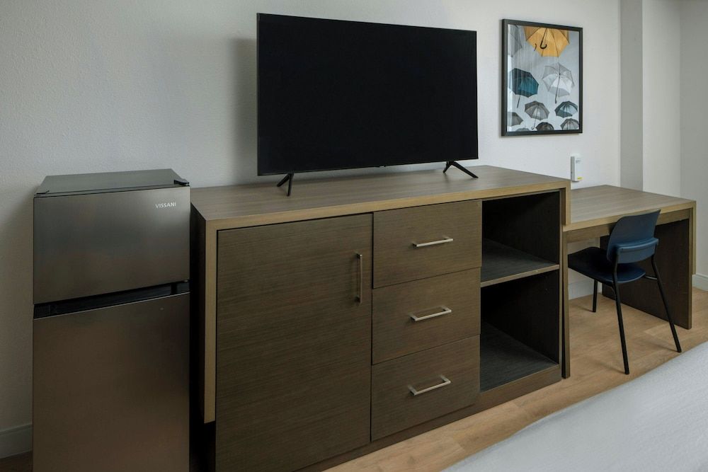 City Express by Marriott New Orleans 1-10 Standard Room, 2 Queen Beds, Non Smoking (Mobility/Hearing Access, Roll-in Shwr) 4