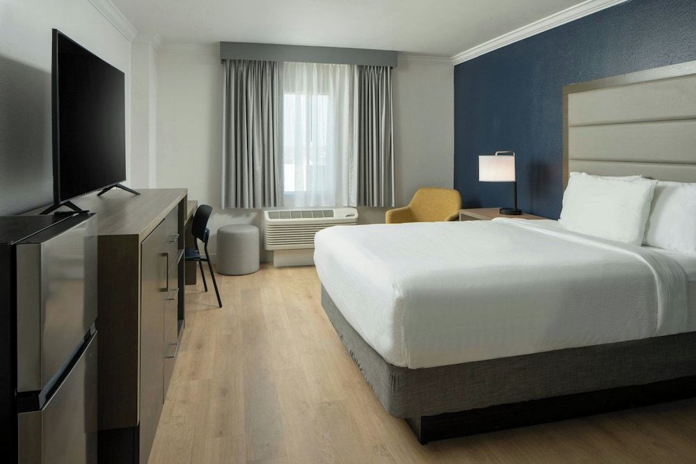 City Express by Marriott New Orleans 1-10 Standard Room, 1 King Bed, Non Smoking