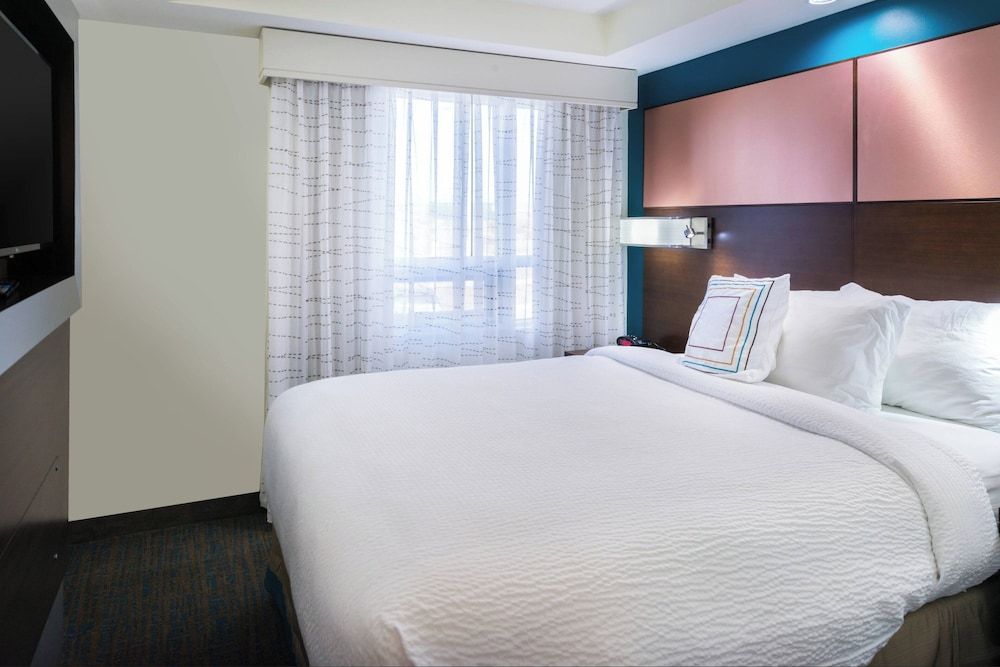 Suite, 2 Bedrooms, Non Smoking (Mobility Accessible, Tub)