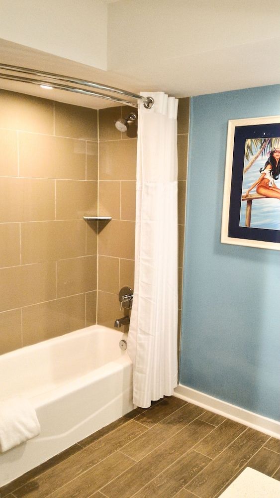 Margaritaville Resort Biloxi Standard Room, 1 King Bed, Balcony (Standard King Room with Balcony) 4