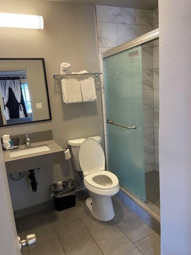 Westward Wagon Inn Theme Park Entrance Standard Room, 1 Bedroom 3