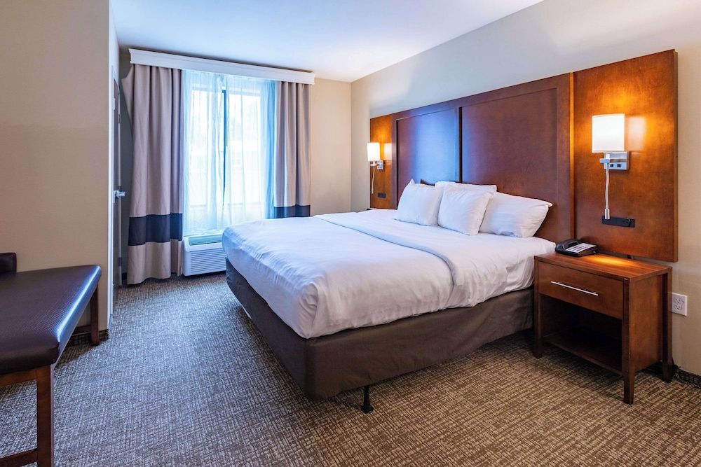 Suite, 1 King Bed, Non Smoking