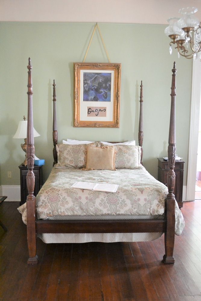 Deluxe Suite: The Josephine (2nd Floor)