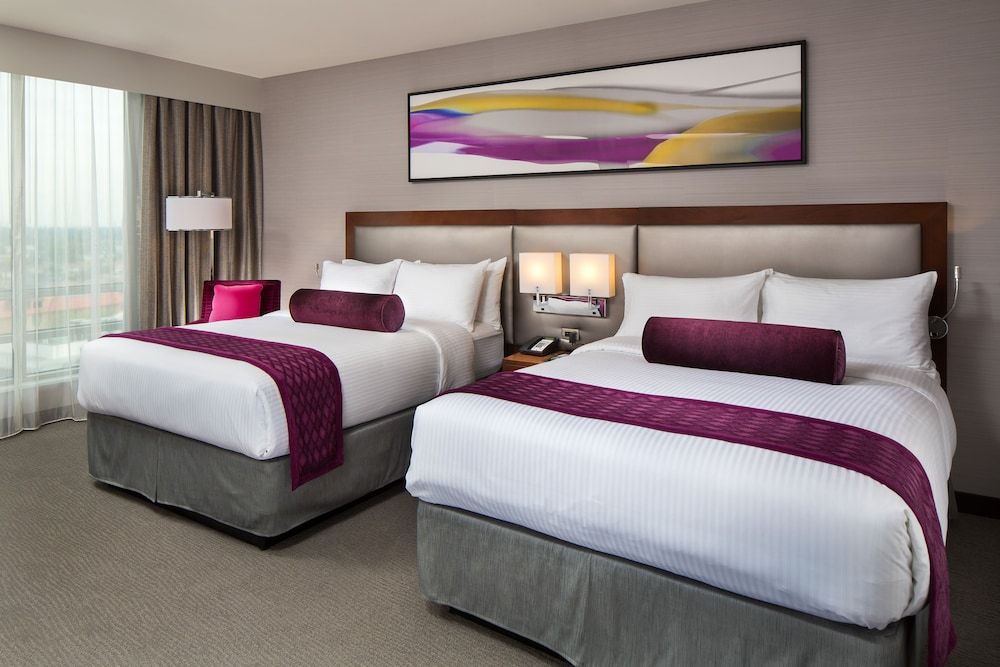 Parkwest Bicycle Casino Deluxe Room, 2 Queen Beds 2