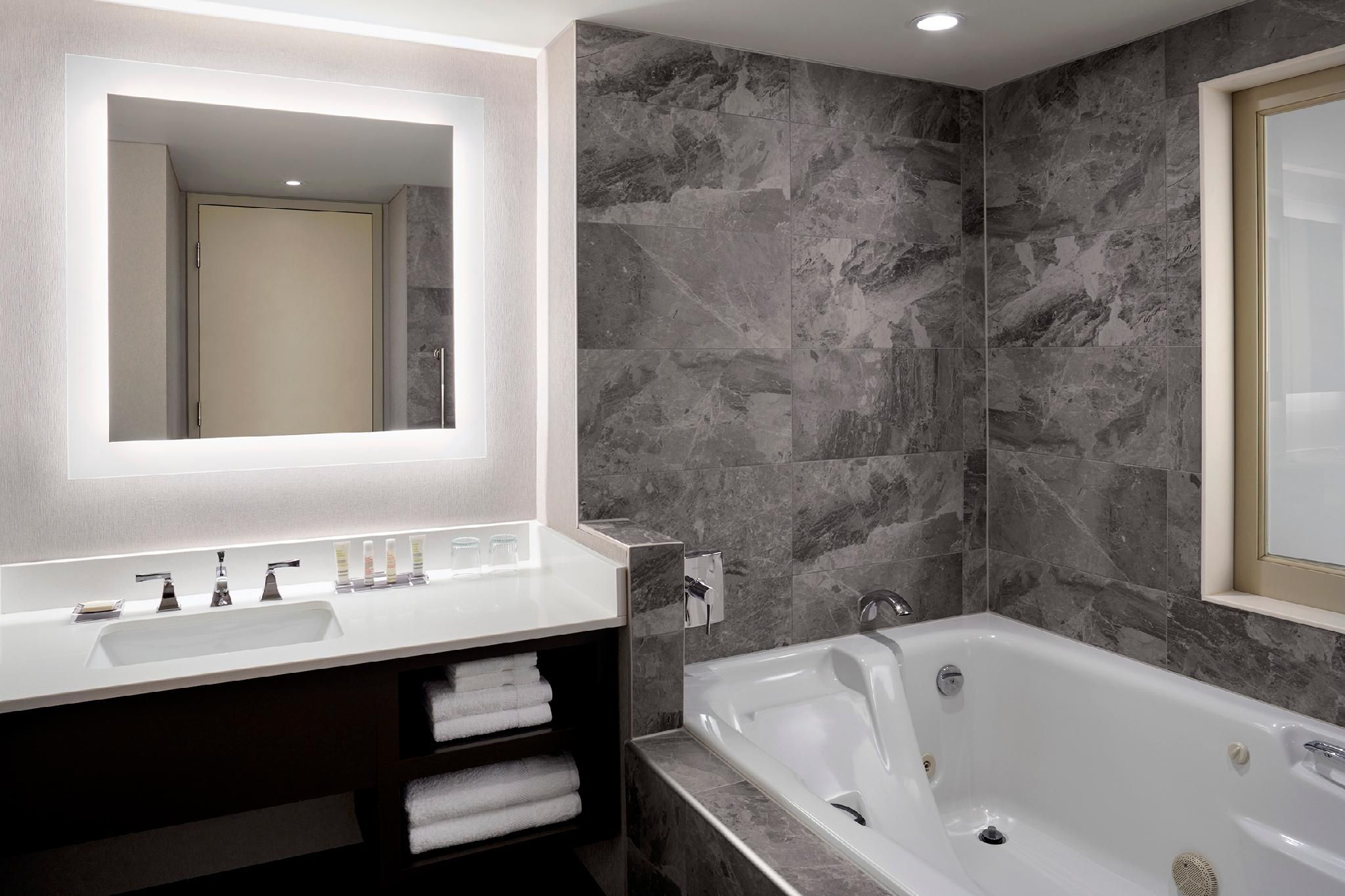 undefined Marriott Niagara Falls Fallsview Hotel & Spa 10