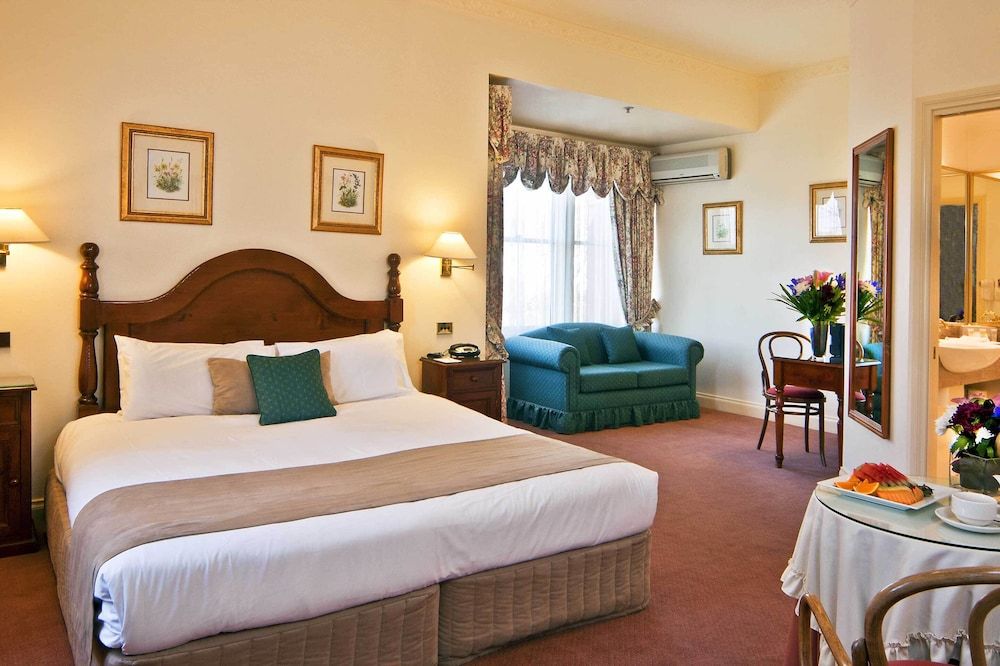 Mountain Heritage Hotel Heritage Spa and Fireplace Room 2