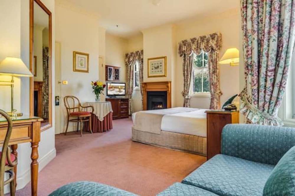 Mountain Heritage Hotel Heritage Spa and Fireplace Room 3