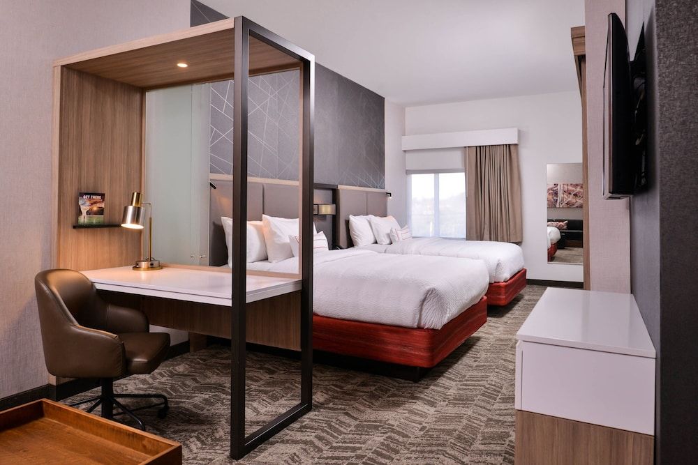 Suite, Multiple Beds (Mobility Accessible, Tub)