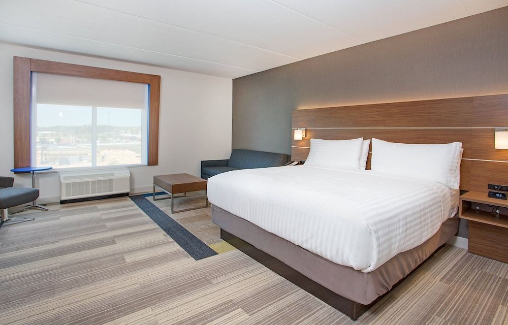 Standard Room, 1 King Bed, Accessible (Mobility, Accessible Tub)