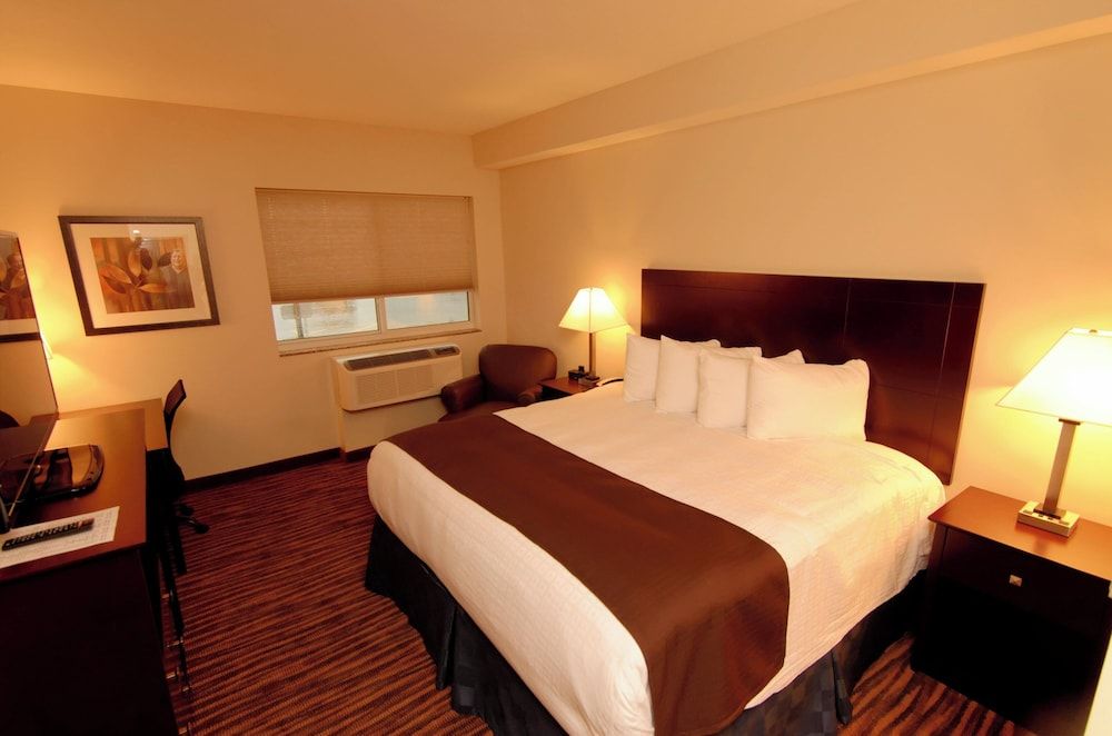 Cobblestone Inn & Suites - Fort Madison Room, 1 King Bed, Accessible, Non Smoking 4