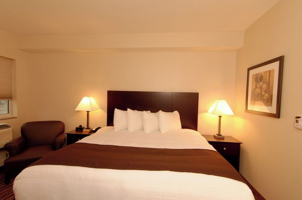 Cobblestone Inn & Suites - Fort Madison Room, 1 King Bed, Accessible, Non Smoking 5