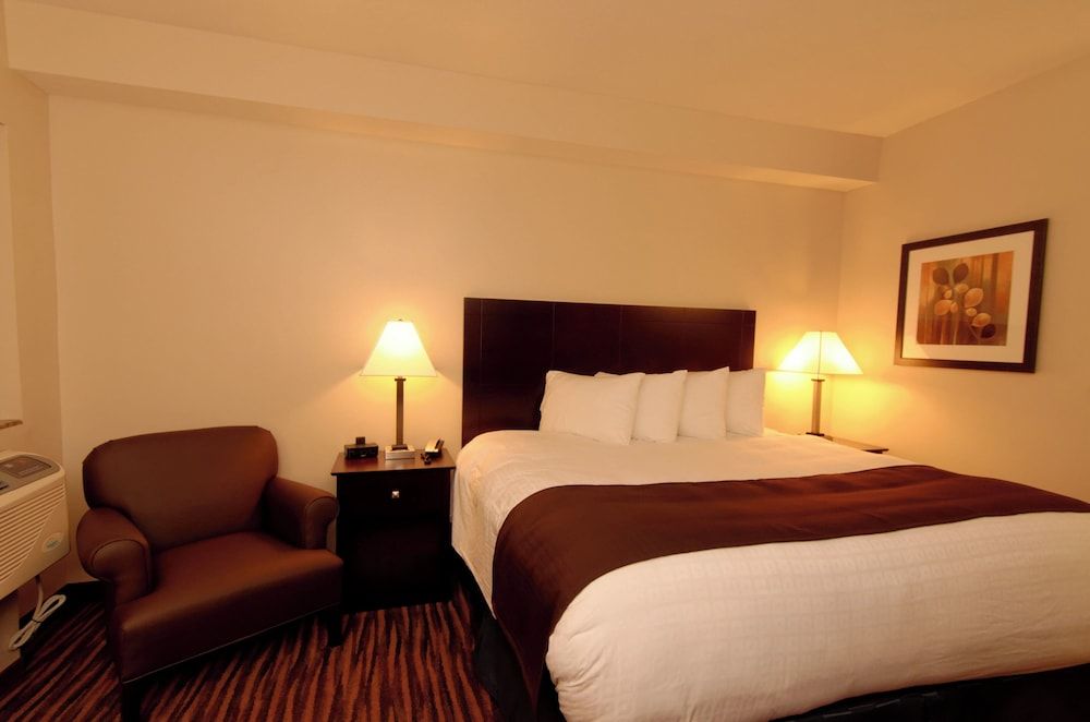 Cobblestone Inn & Suites - Fort Madison Room, 1 King Bed, Accessible, Non Smoking 6