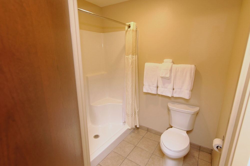 Cobblestone Inn & Suites - Fort Madison Family Suite, Multiple Beds 9