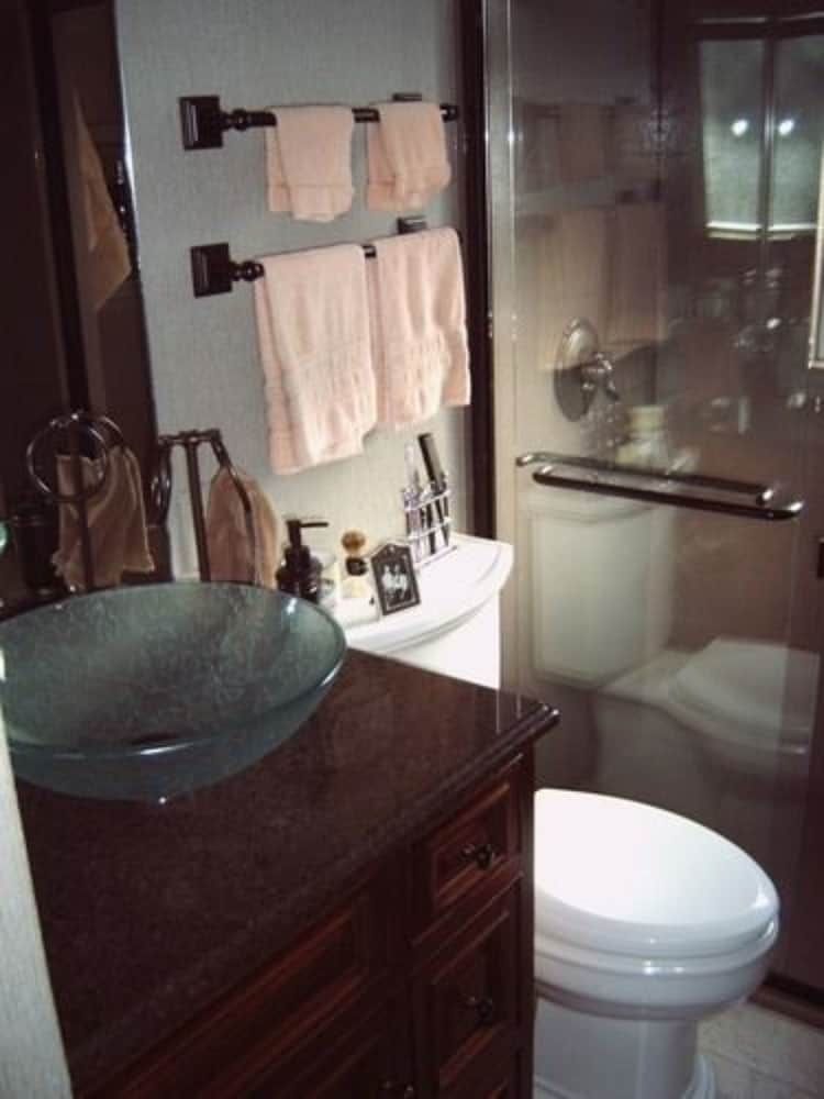 Moore House Bed and Breakfast Room, Non Smoking, Private Bathroom (Moore House guest room) 9