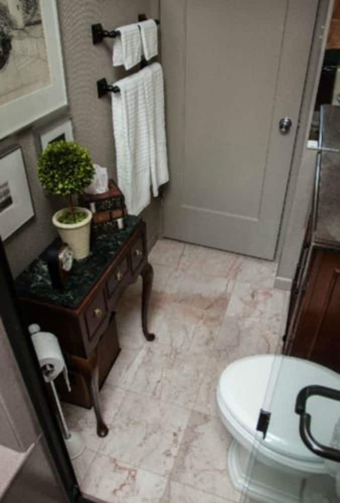 Moore House Bed and Breakfast Room, Non Smoking, Private Bathroom (Moore House guest room) 10