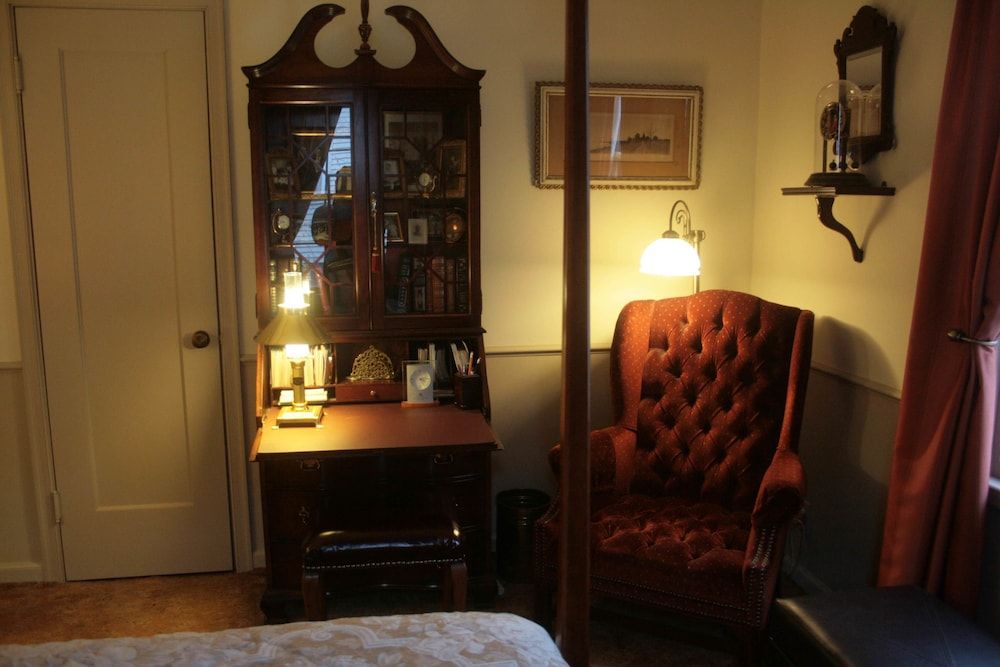 Moore House Bed and Breakfast Room, Non Smoking, Private Bathroom (Moore House guest room) 2