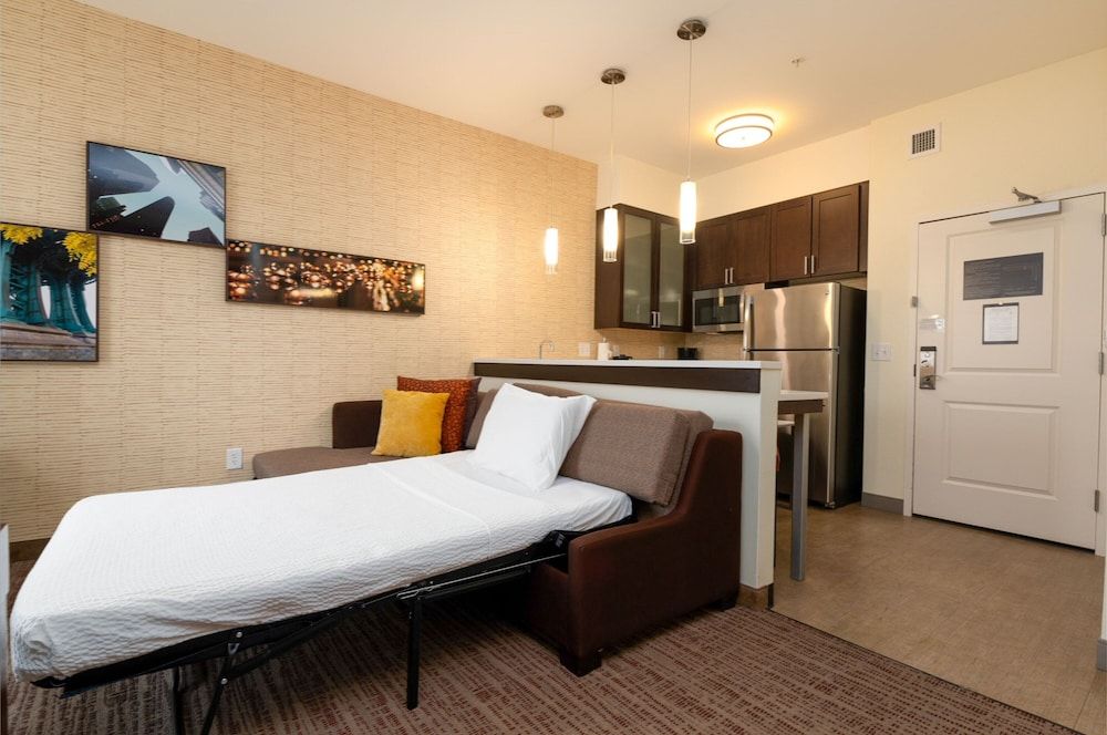 Studio, 1 King Bed with Sofa bed (Mobility/Hearing Accessible, Tub)